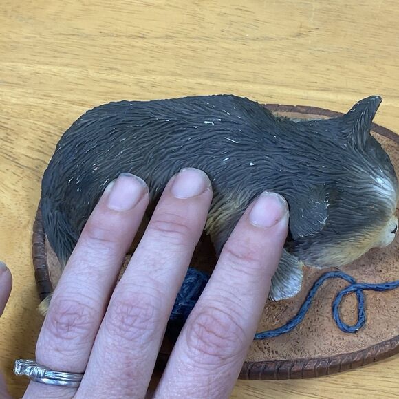 Vintage Sleeping Calico Cat & Yarn Collectible Figurine - My Kitty Collection - Picture 5 of 7